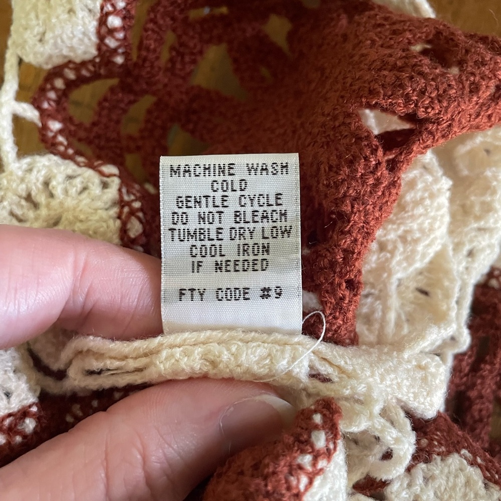 American Flirt Red/Brown and Cream Crocheted Top with Long Sleeves NWT M - Picture 9 of 9